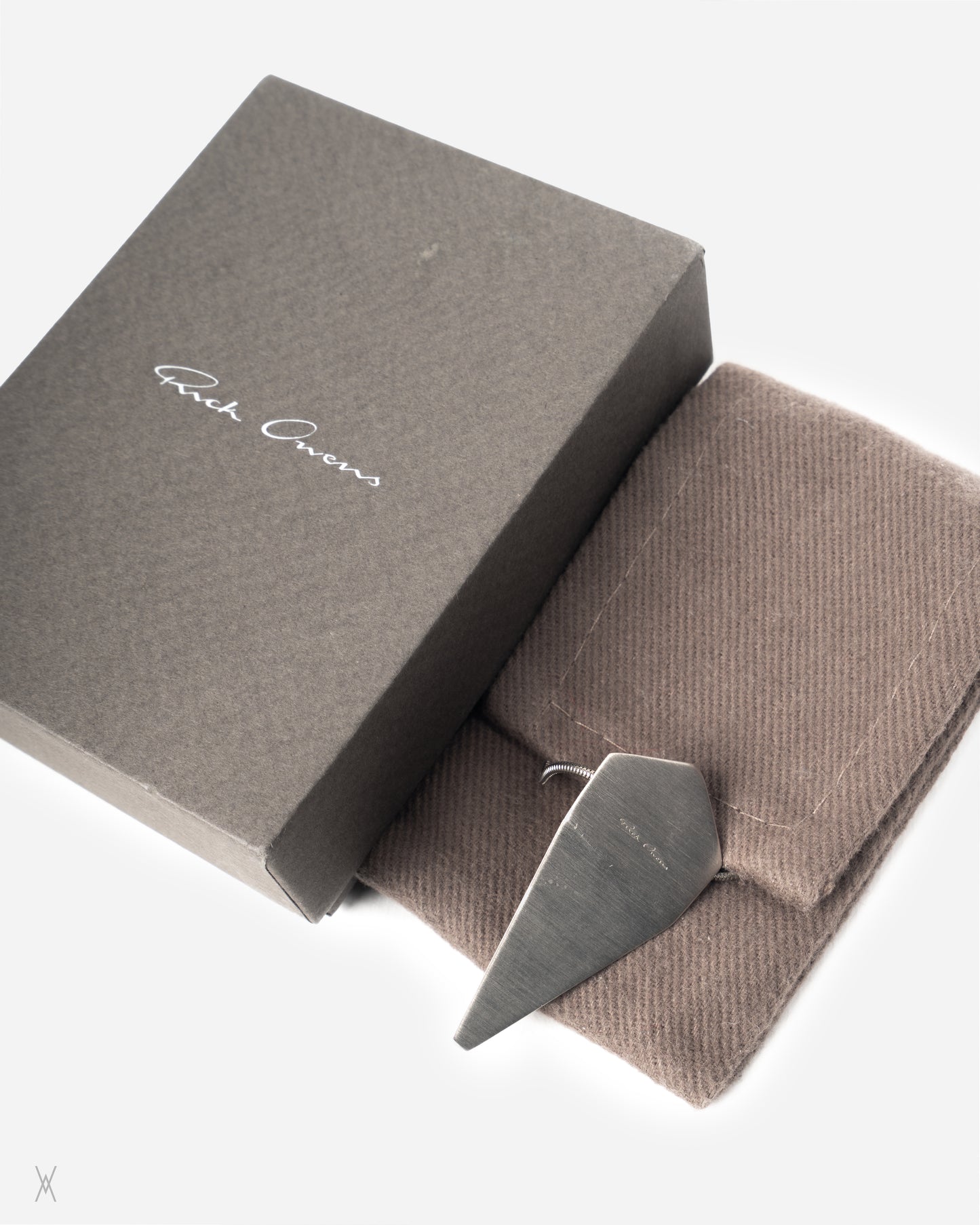 Pyramid pendant necklace