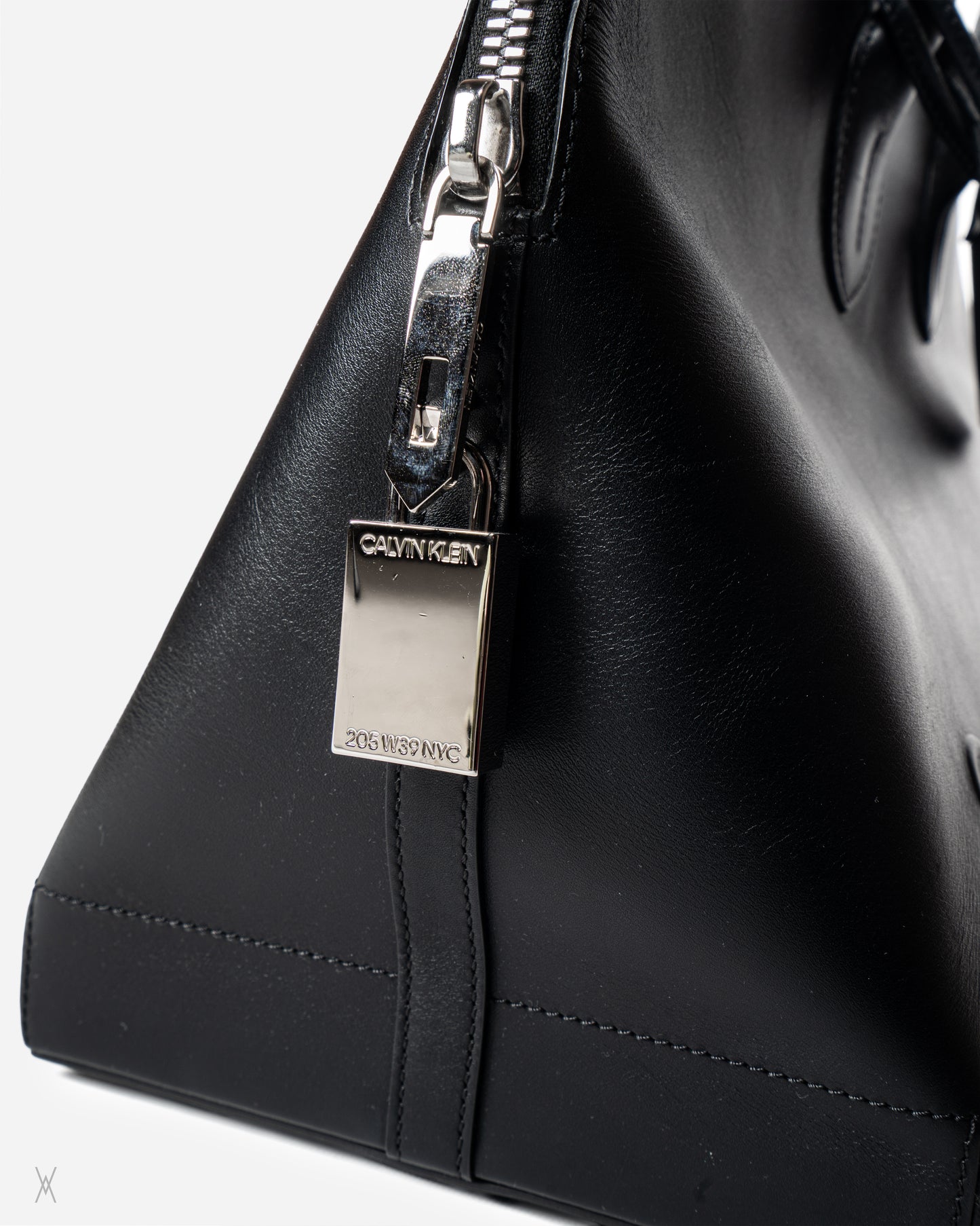 Simple Bugatti leather bag