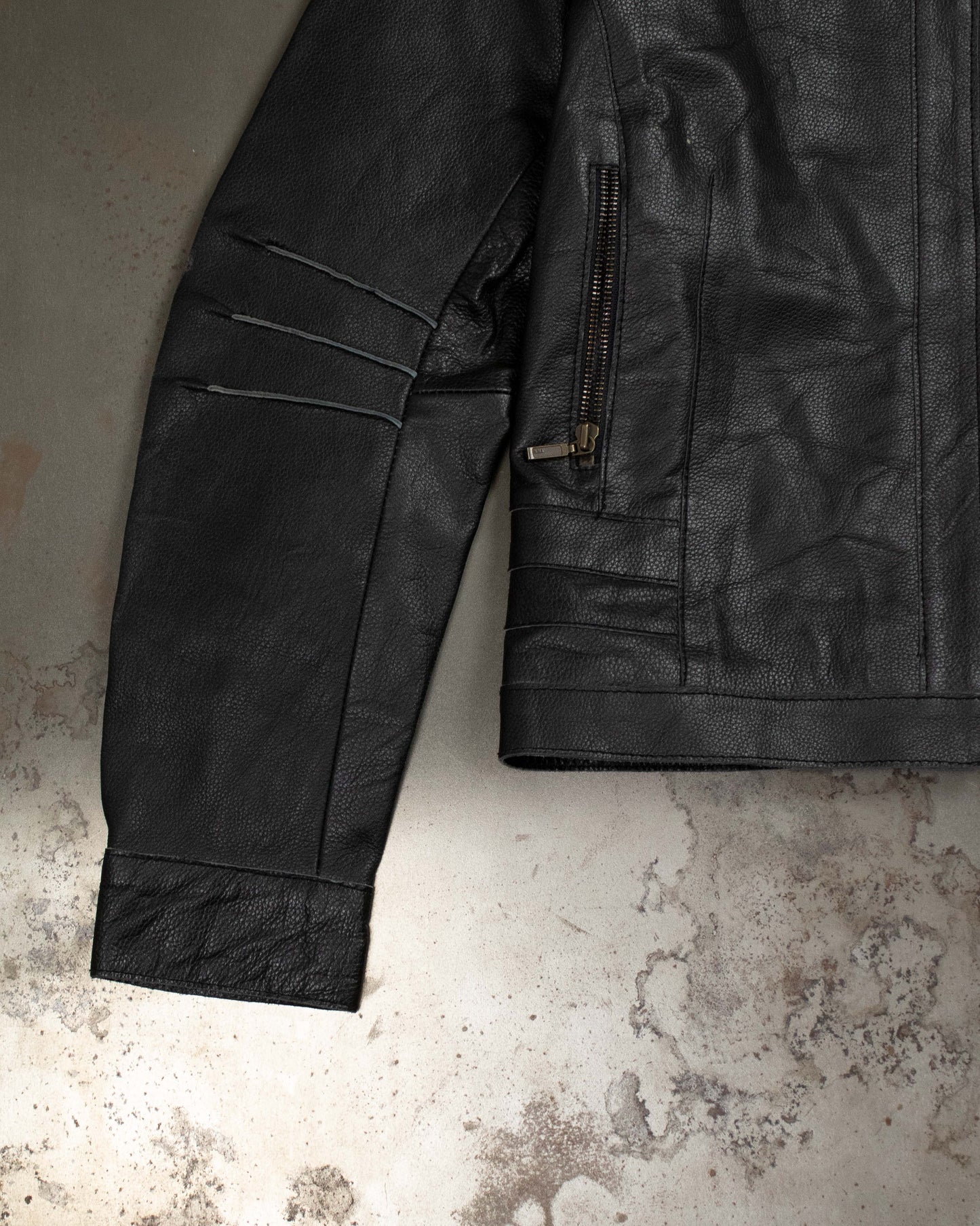 Darted sleeves leather rider jacket